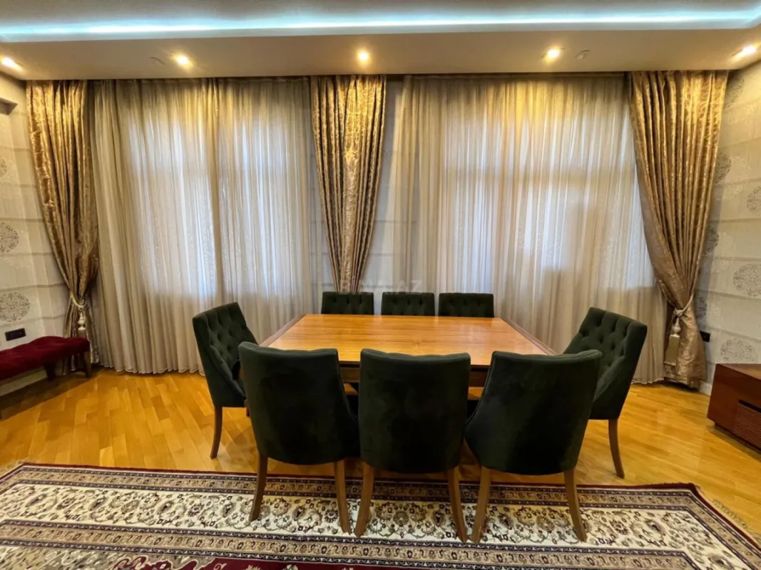 Kirayə verilir 4 otaqlı mənzil 200 m²