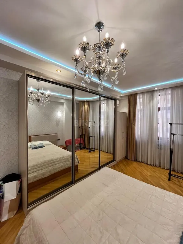 Kirayə verilir 4 otaqlı mənzil 200 m²