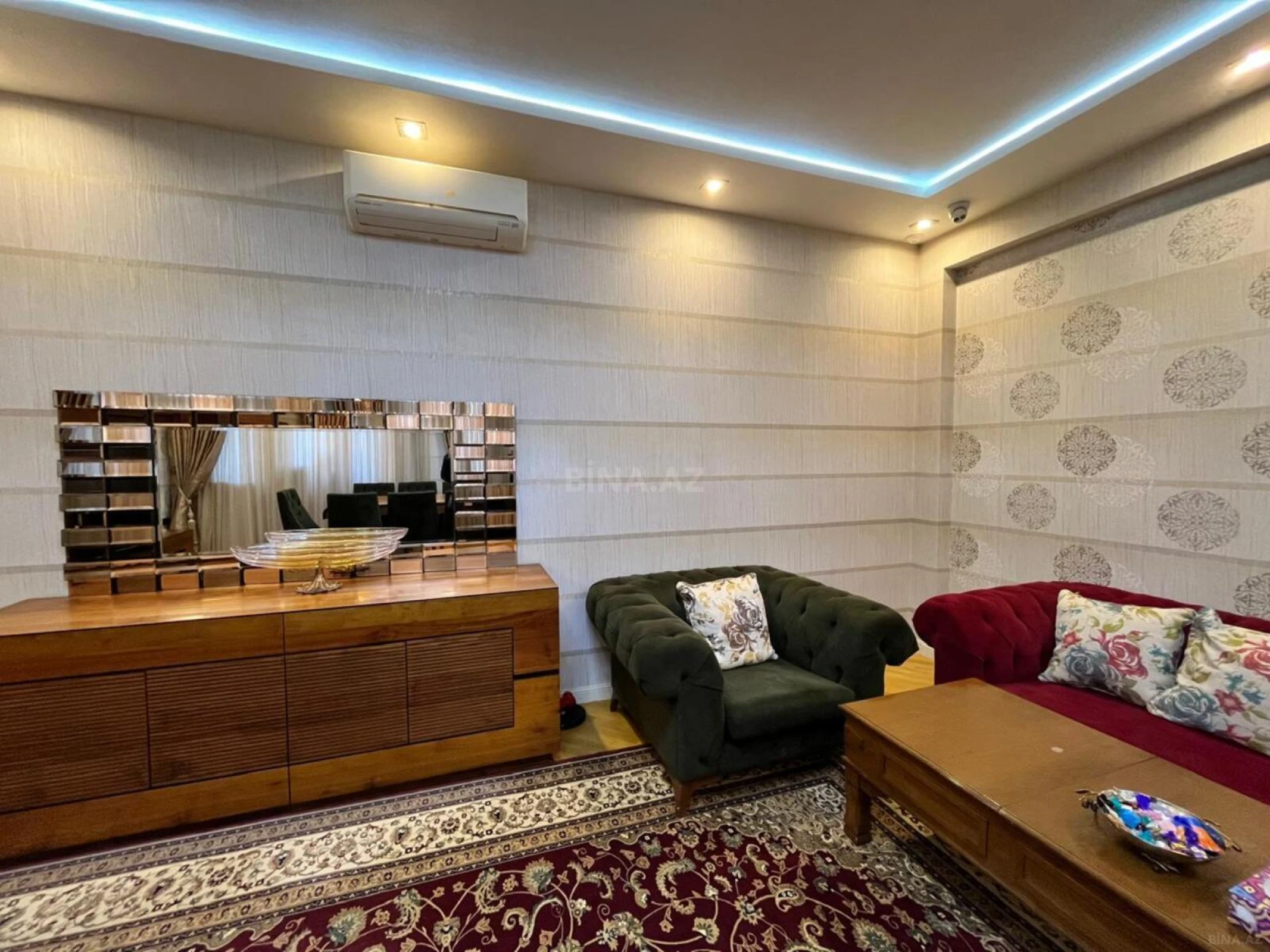 Kirayə verilir 4 otaqlı mənzil 200 m²