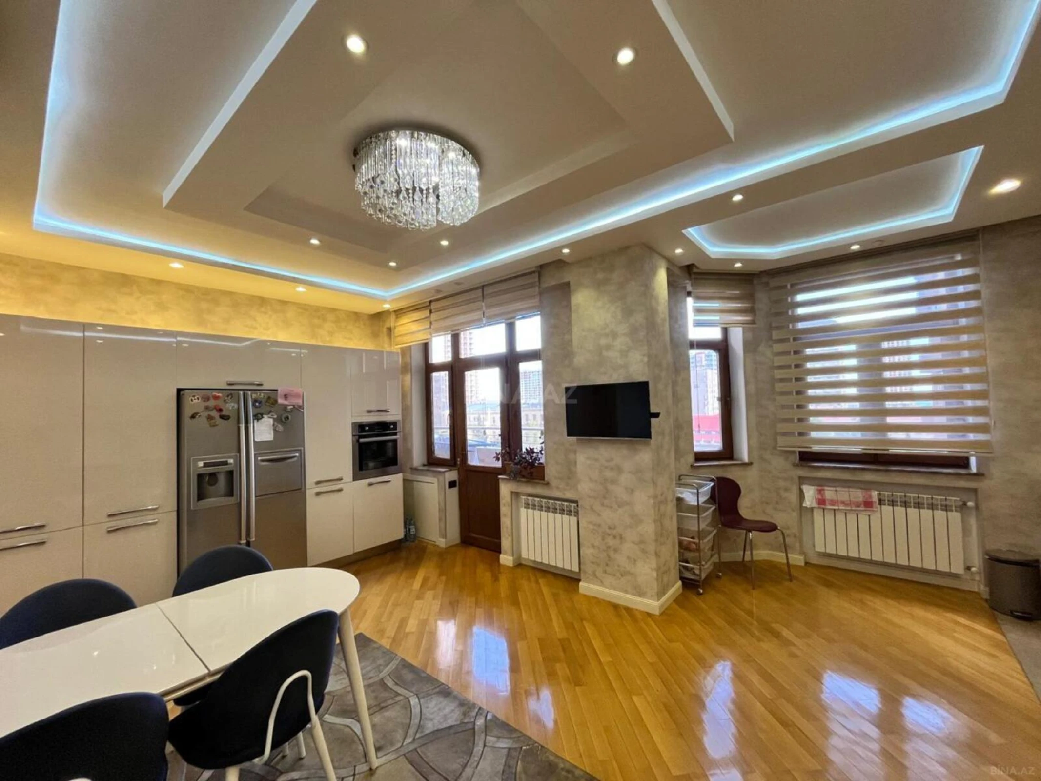 Kirayə verilir 4 otaqlı mənzil 200 m²