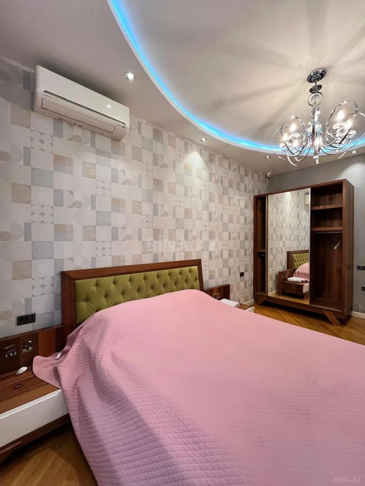 Kirayə verilir 4 otaqlı mənzil 200 m²