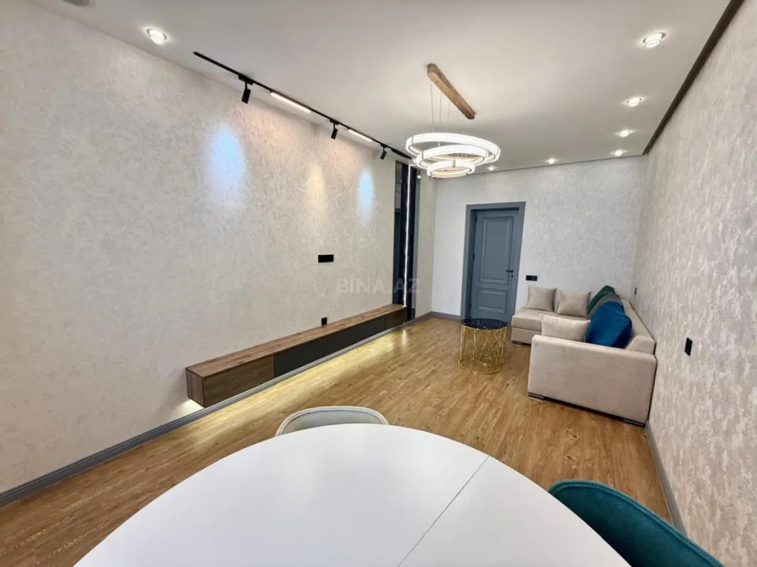 Satılır 2 otaqlı mənzil 77 m²