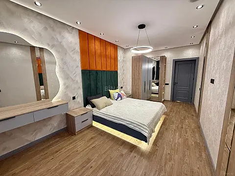 Satılır 2 otaqlı mənzil 77 m²