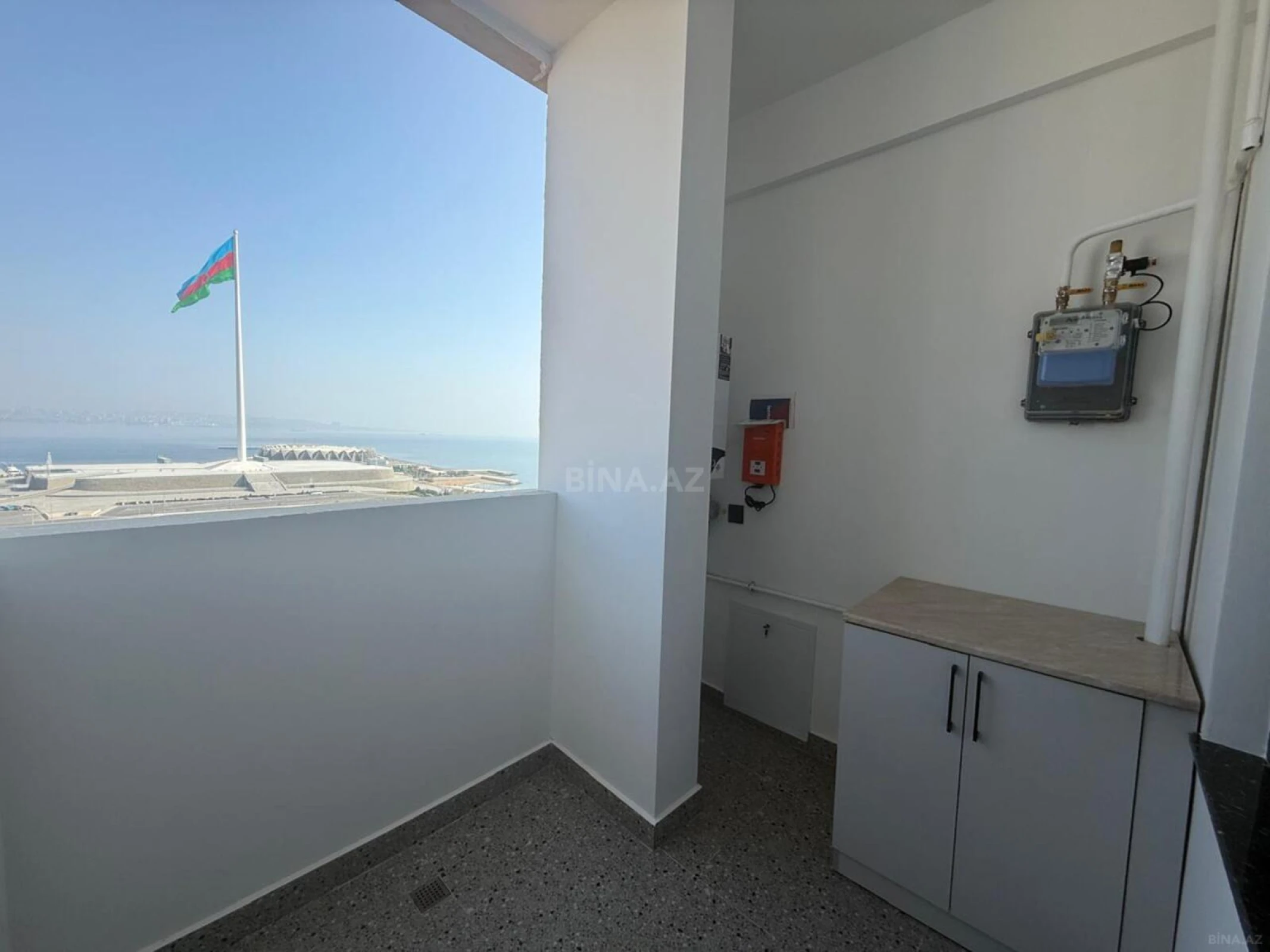 Satılır 2 otaqlı mənzil 77 m²