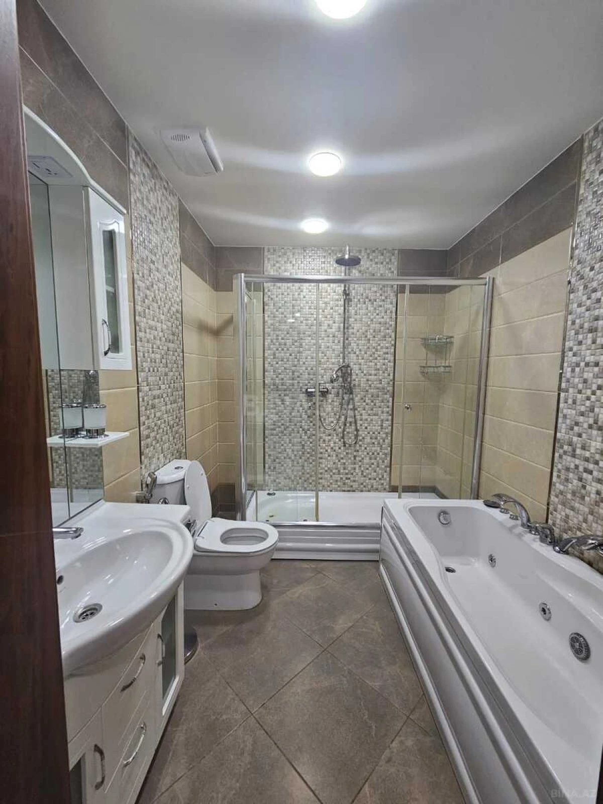 Kirayə verilir 2 otaqlı mənzil 92 m²