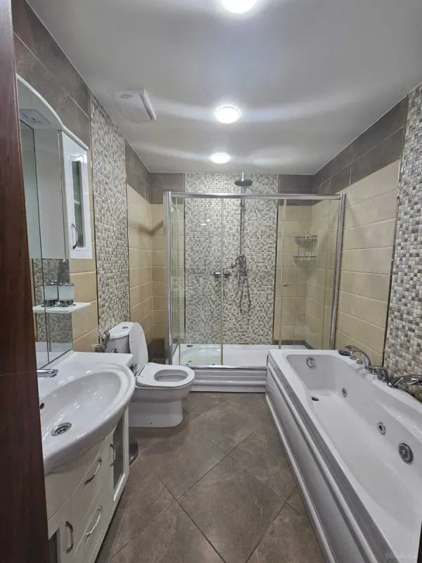 Kirayə verilir 2 otaqlı mənzil 92 m²