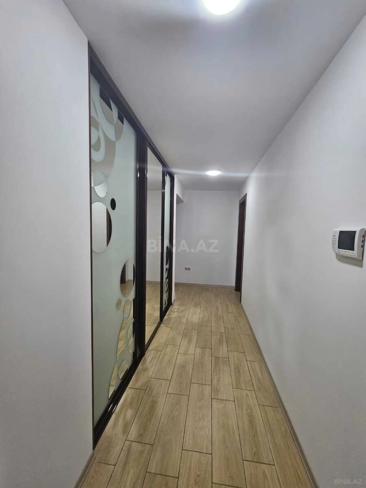 Kirayə verilir 2 otaqlı mənzil 92 m²