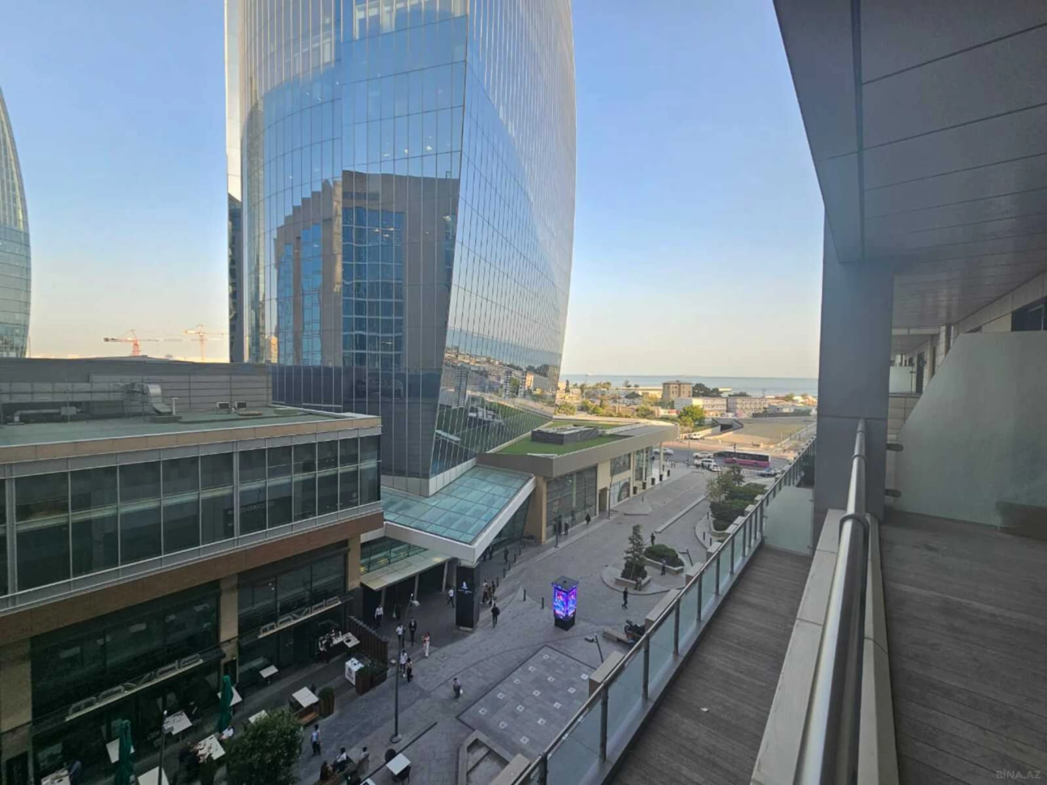 Kirayə verilir 2 otaqlı mənzil 92 m²