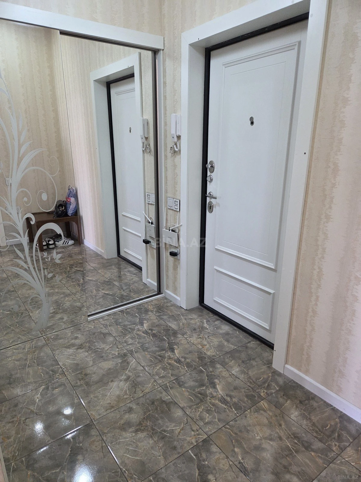 Satılır 2 otaqlı mənzil 62 m²