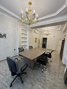 Satılır 5 otaqlı ofis 80 m²