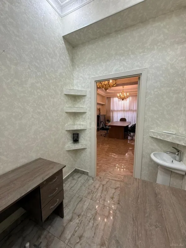 Satılır 5 otaqlı ofis 80 m²