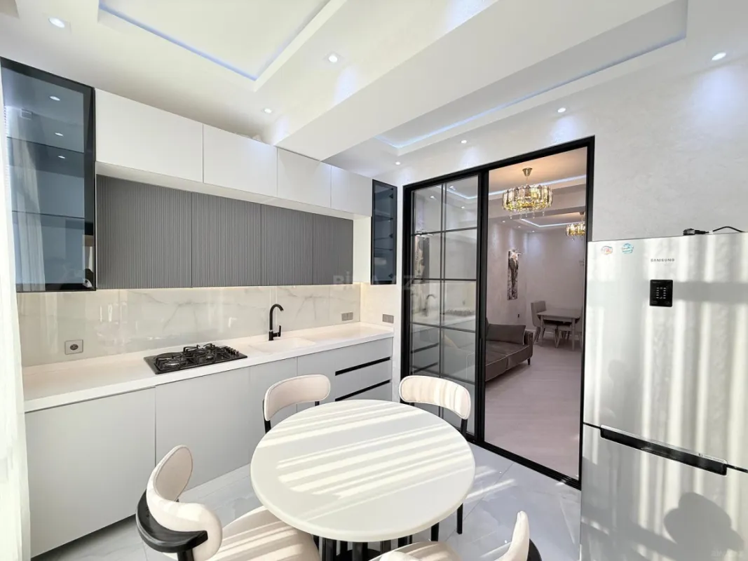 Kirayə verilir 2 otaqlı mənzil 68 m²