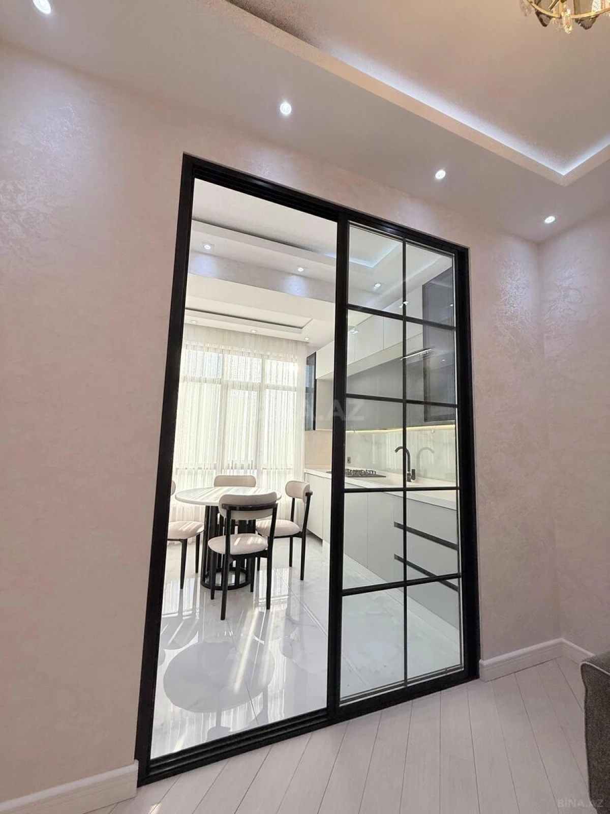 Kirayə verilir 2 otaqlı mənzil 68 m²