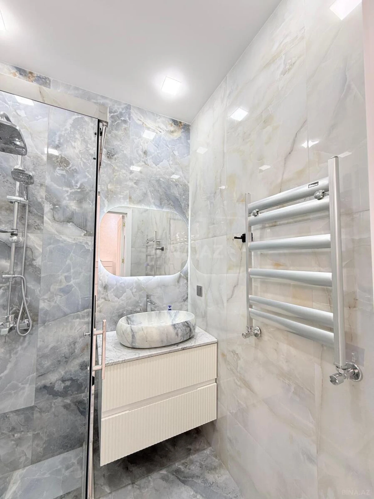 Kirayə verilir 2 otaqlı mənzil 68 m²