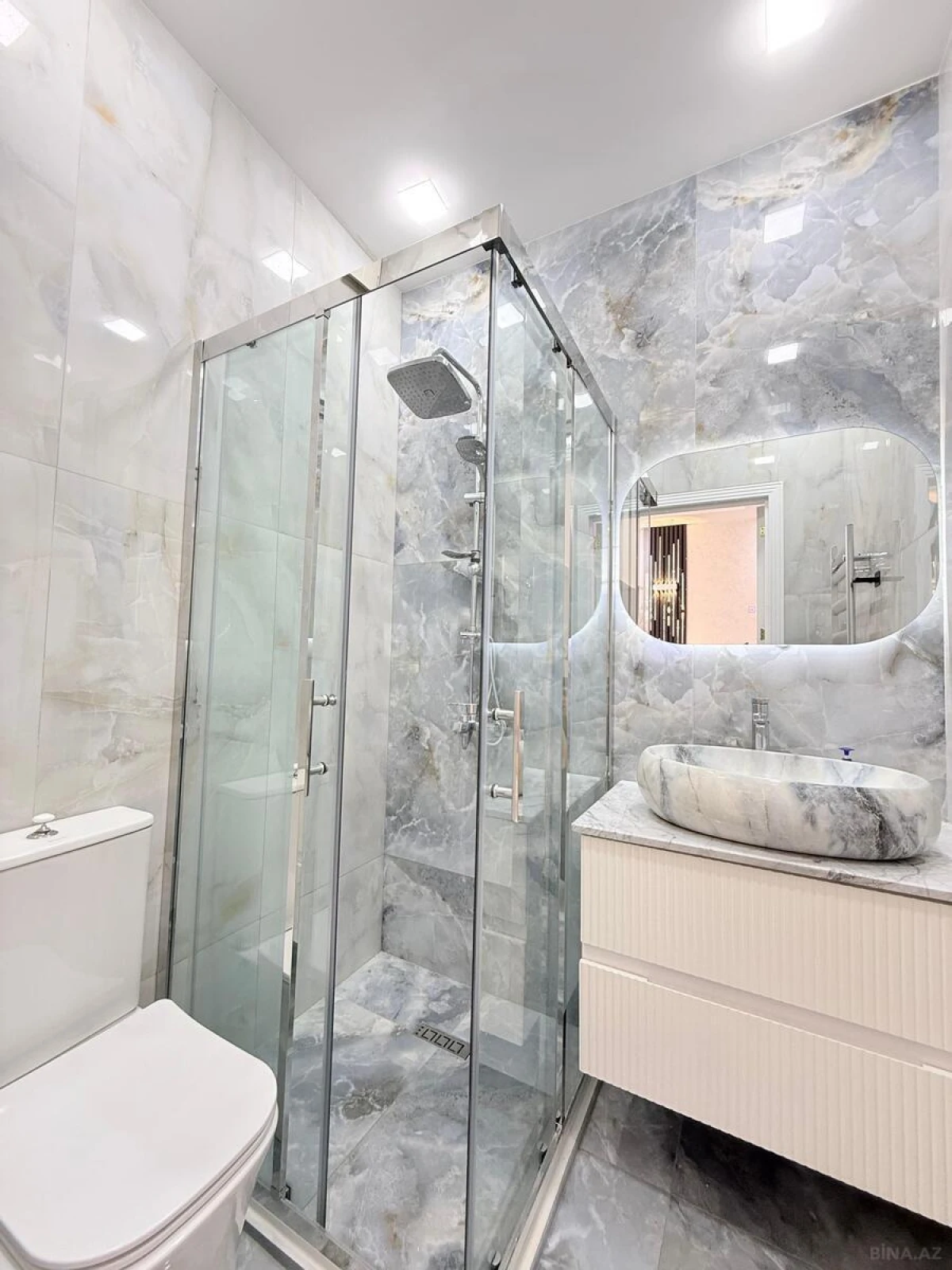 Kirayə verilir 2 otaqlı mənzil 68 m²