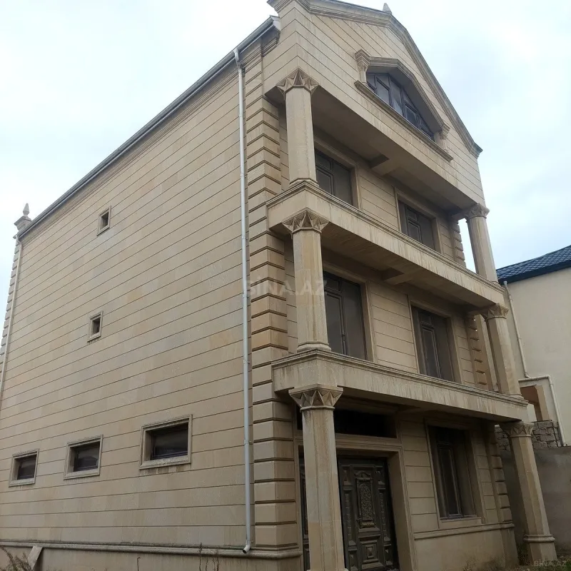 Satılır 8 otaqlı həyət evi 500 m²