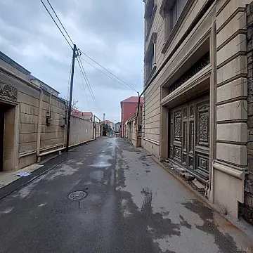 Satılır 8 otaqlı həyət evi 500 m²