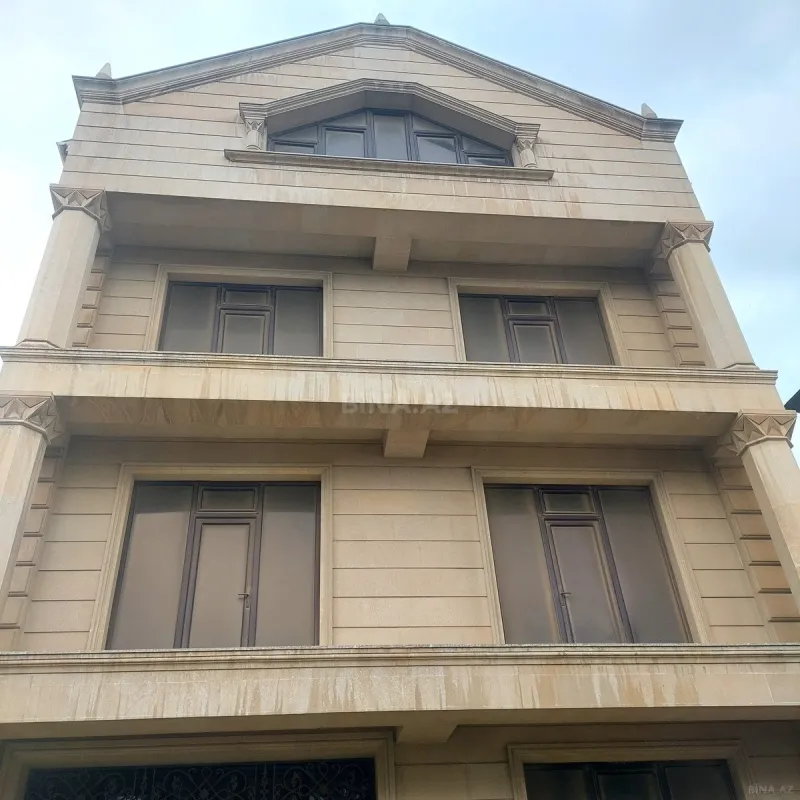 Satılır 8 otaqlı həyət evi 500 m²