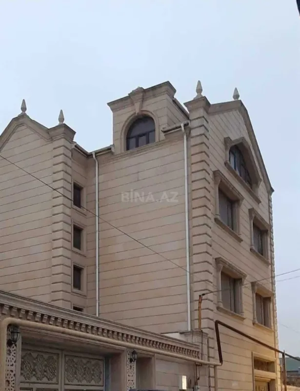Satılır 8 otaqlı həyət evi 500 m²