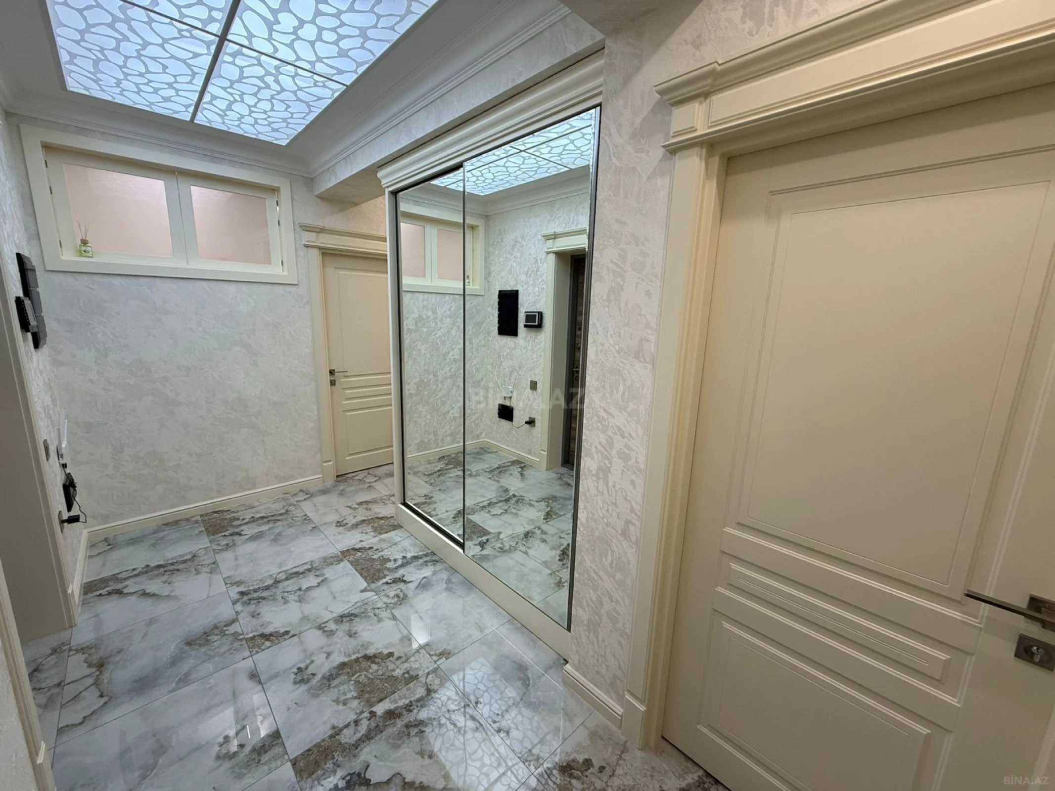 Satılır 3 otaqlı mənzil 82 m²