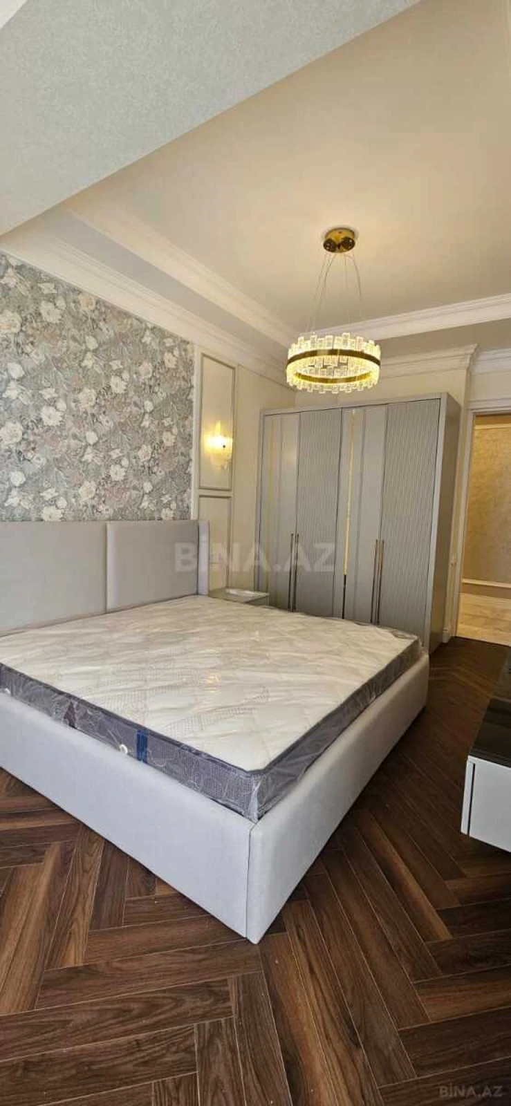 Kirayə verilir 3 otaqlı mənzil 135 m²
