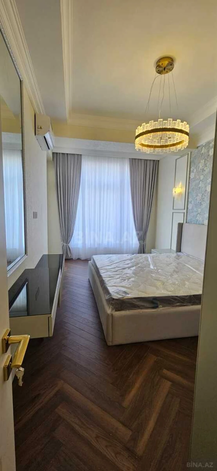 Kirayə verilir 3 otaqlı mənzil 135 m²