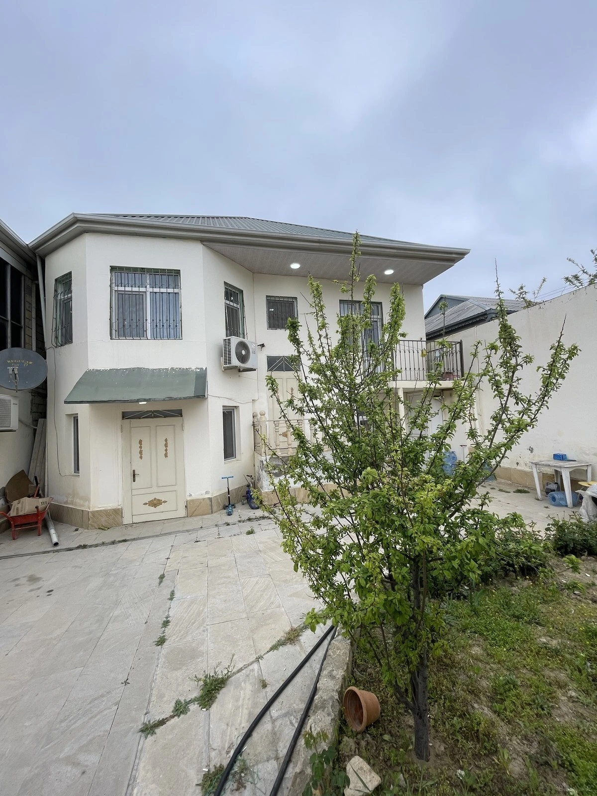 Satılır 6 otaqlı həyət evi 190 m²