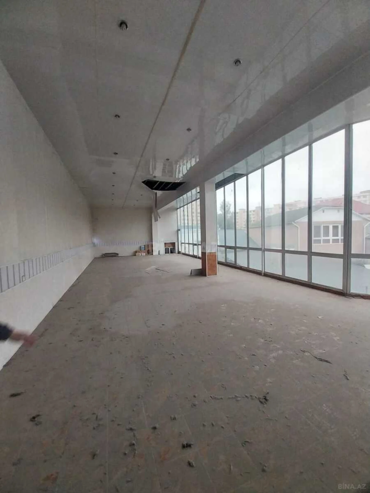 Satılır obyekt 180 m²