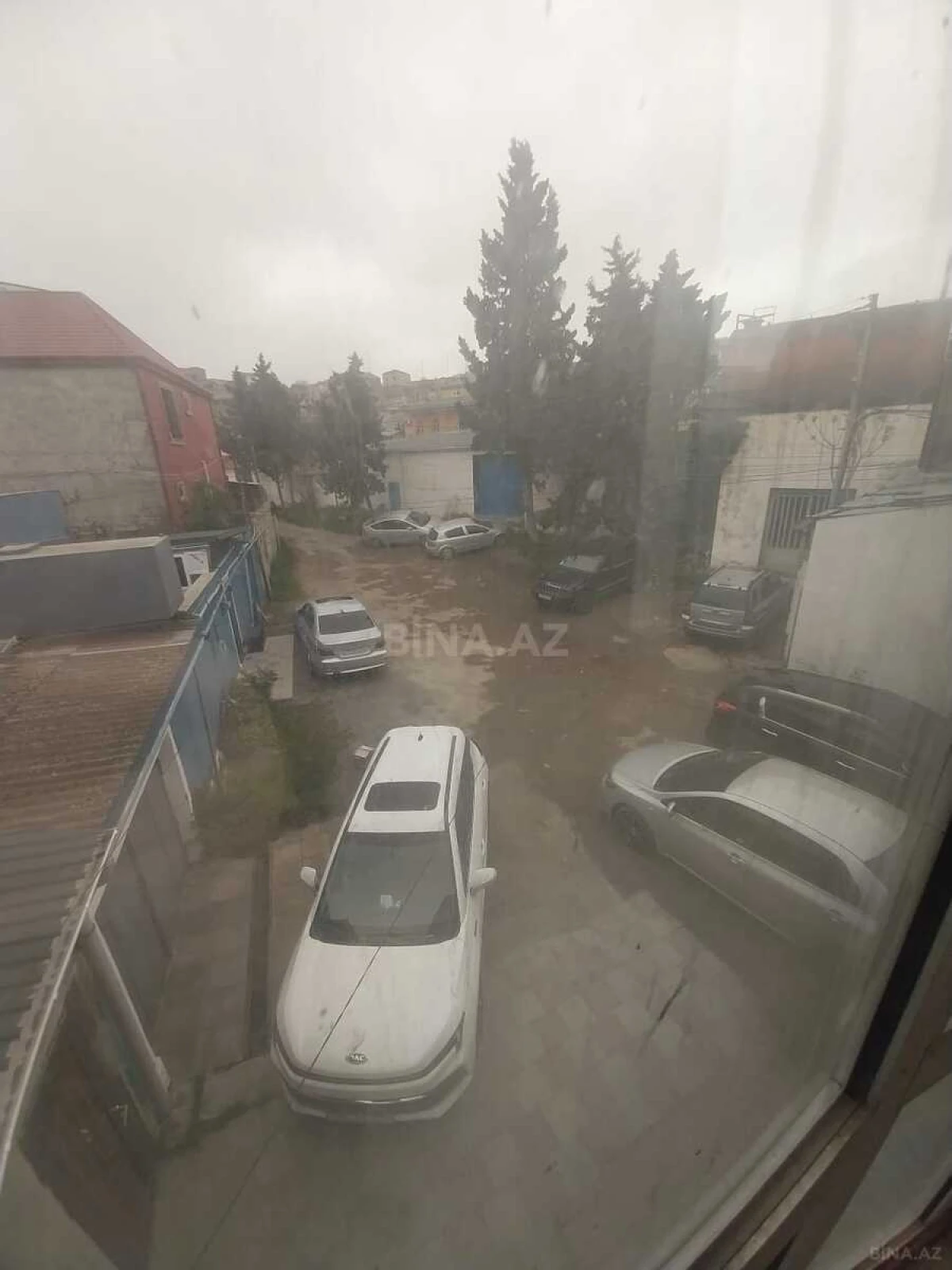 Satılır obyekt 180 m²