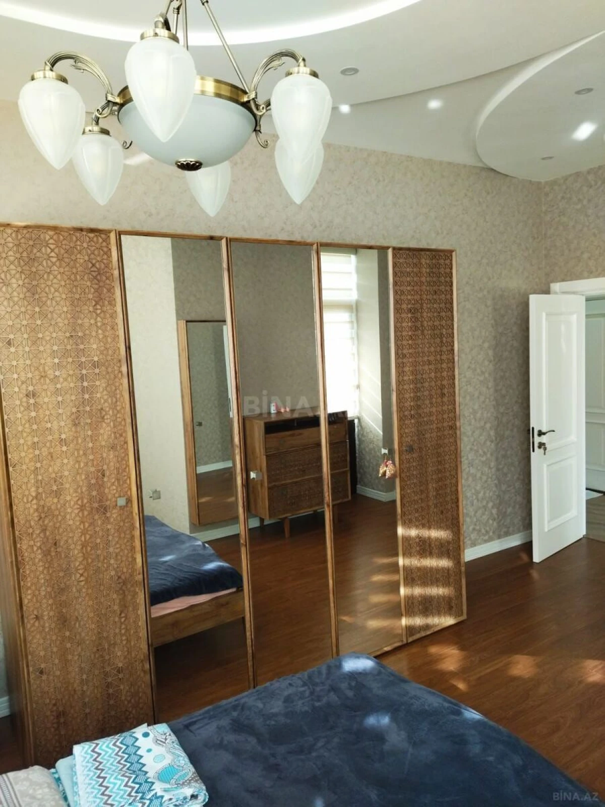 Kirayə verilir 3 otaqlı mənzil 145 m²