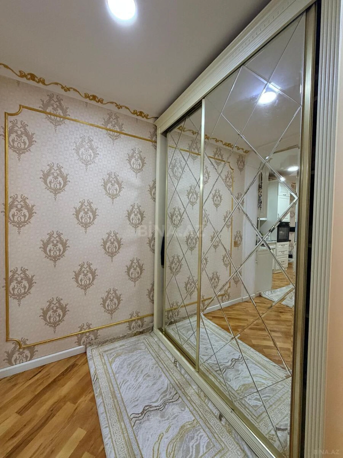 Satılır 3 otaqlı mənzil 102 m²