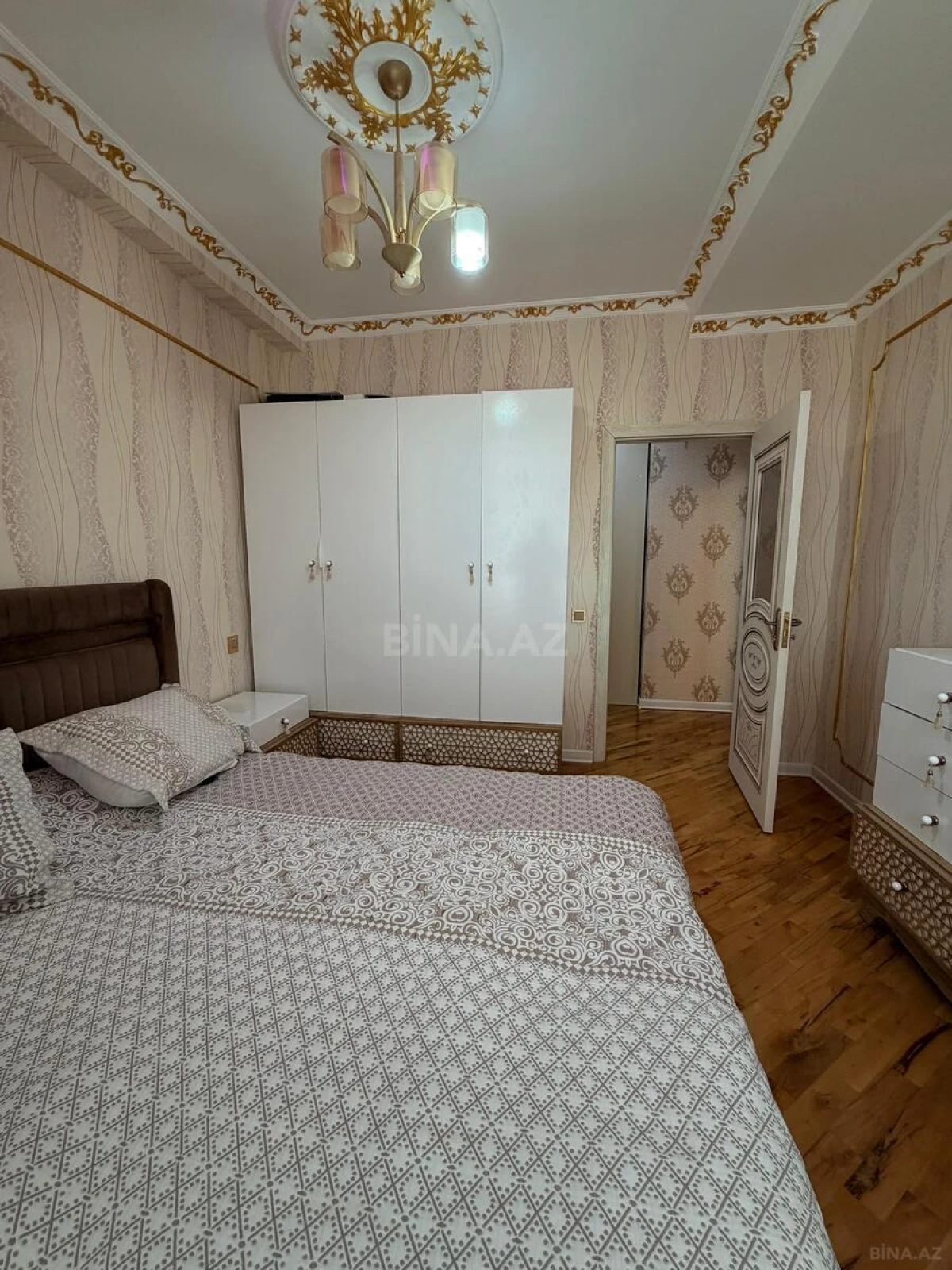 Satılır 3 otaqlı mənzil 102 m²