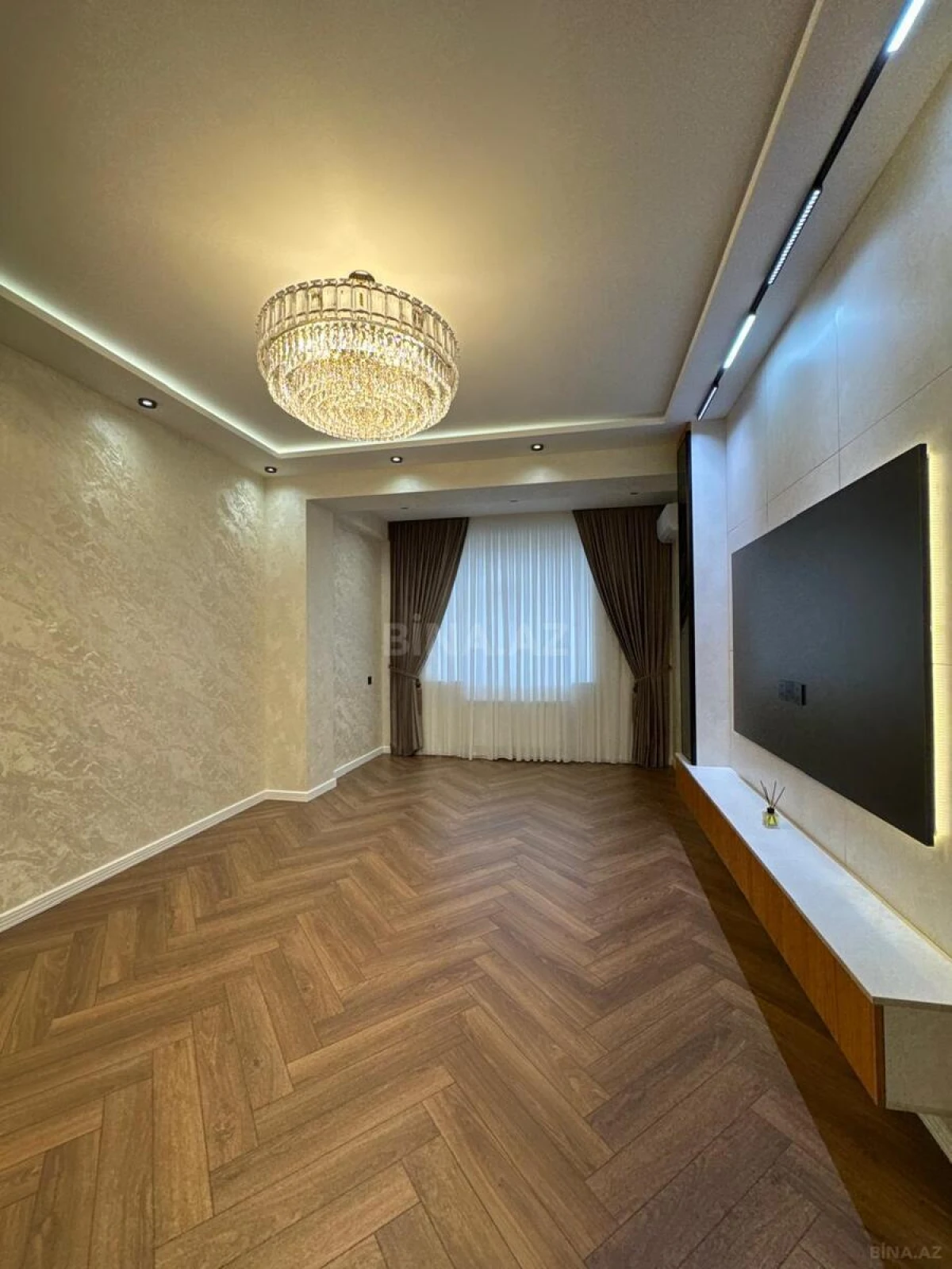Satılır 3 otaqlı mənzil 105 m²