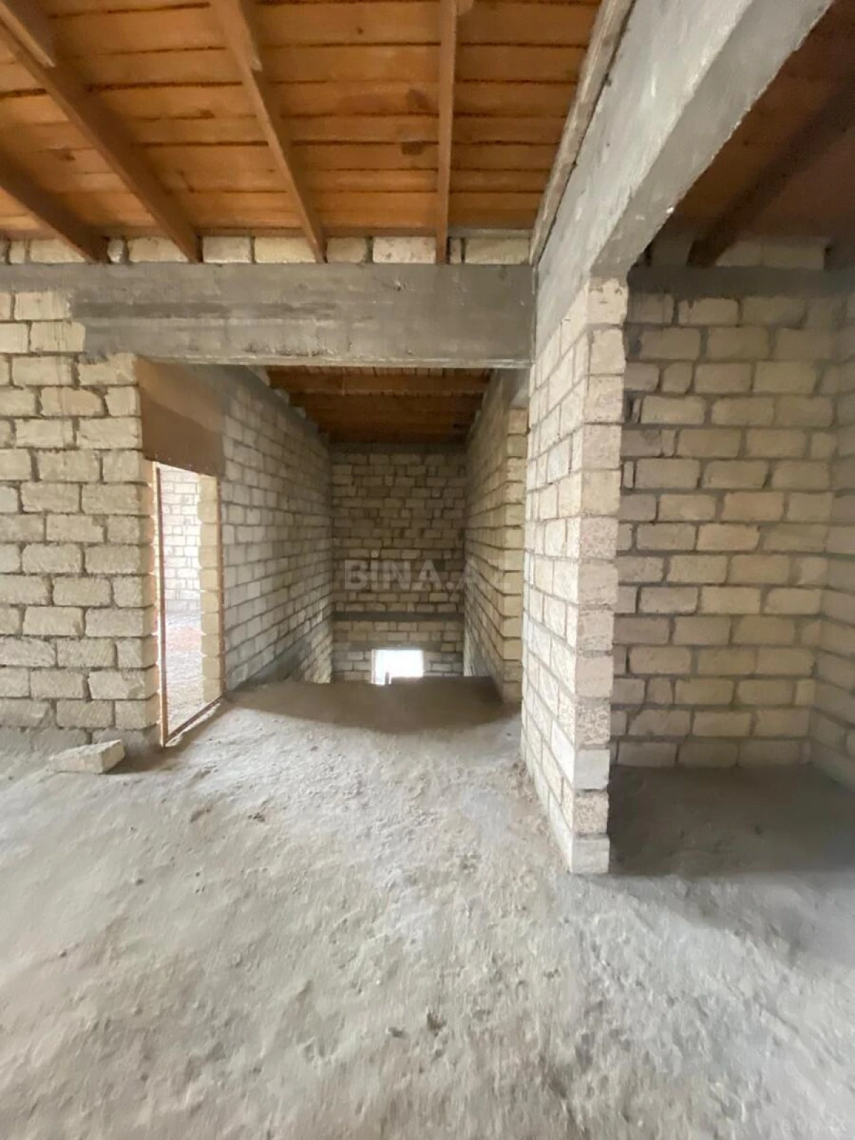 Satılır 7 otaqlı həyət evi 488 m²