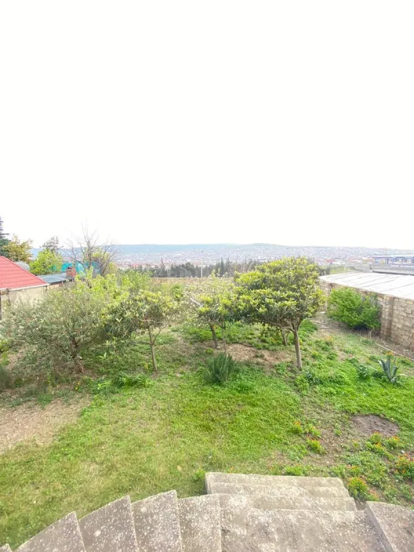 Satılır 7 otaqlı həyət evi 488 m²