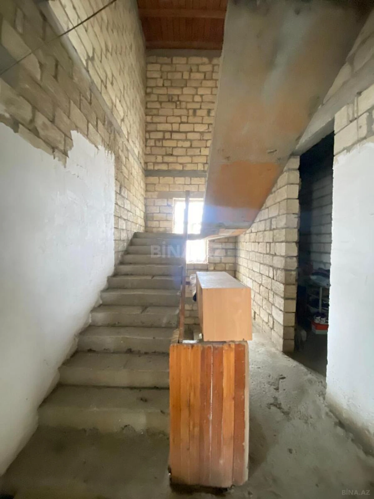 Satılır 7 otaqlı həyət evi 488 m²