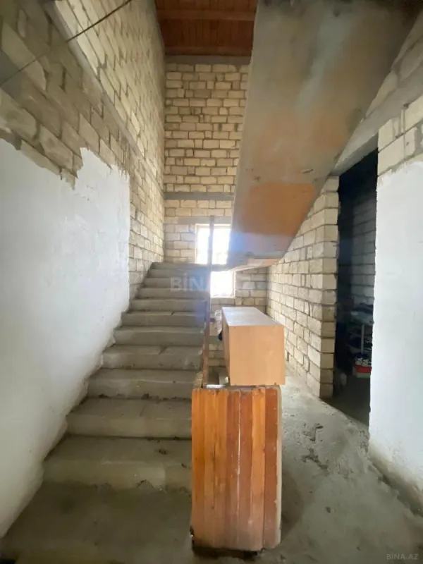 Satılır 7 otaqlı həyət evi 488 m²