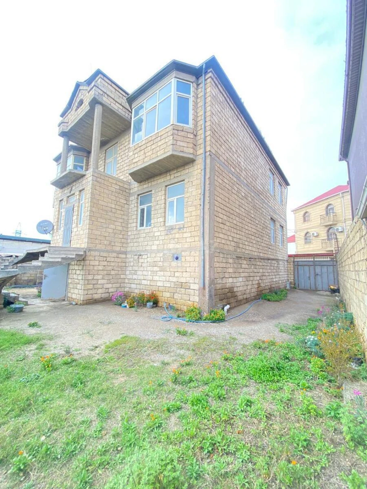 Satılır 7 otaqlı həyət evi 488 m²