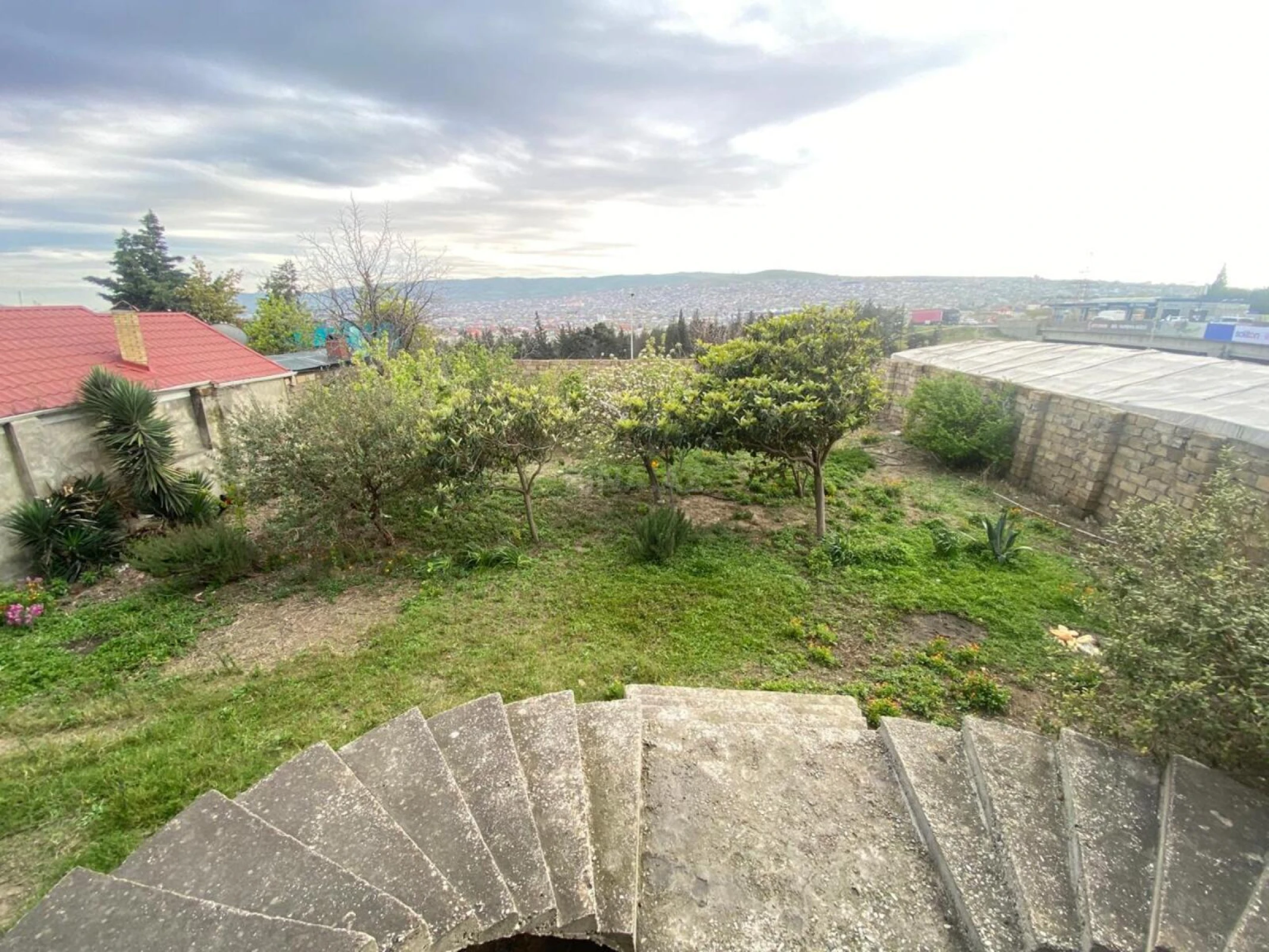 Satılır 7 otaqlı həyət evi 488 m²