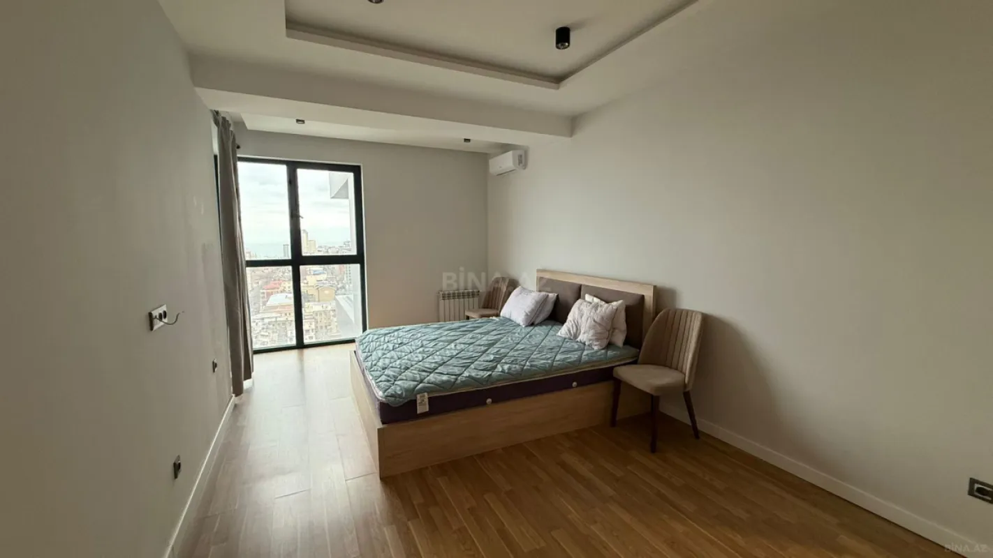 Kirayə verilir 4 otaqlı mənzil 150 m²