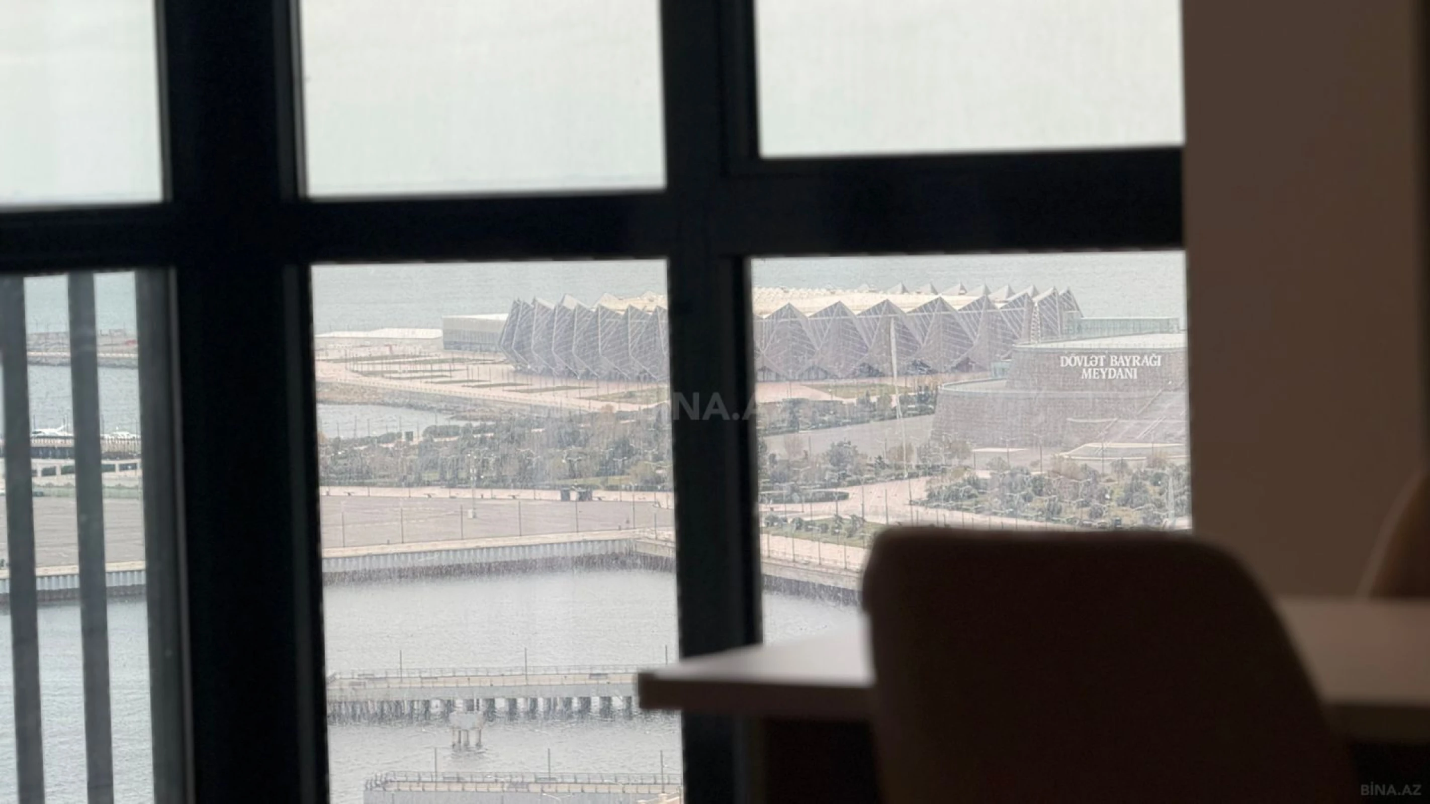 Kirayə verilir 4 otaqlı mənzil 150 m²