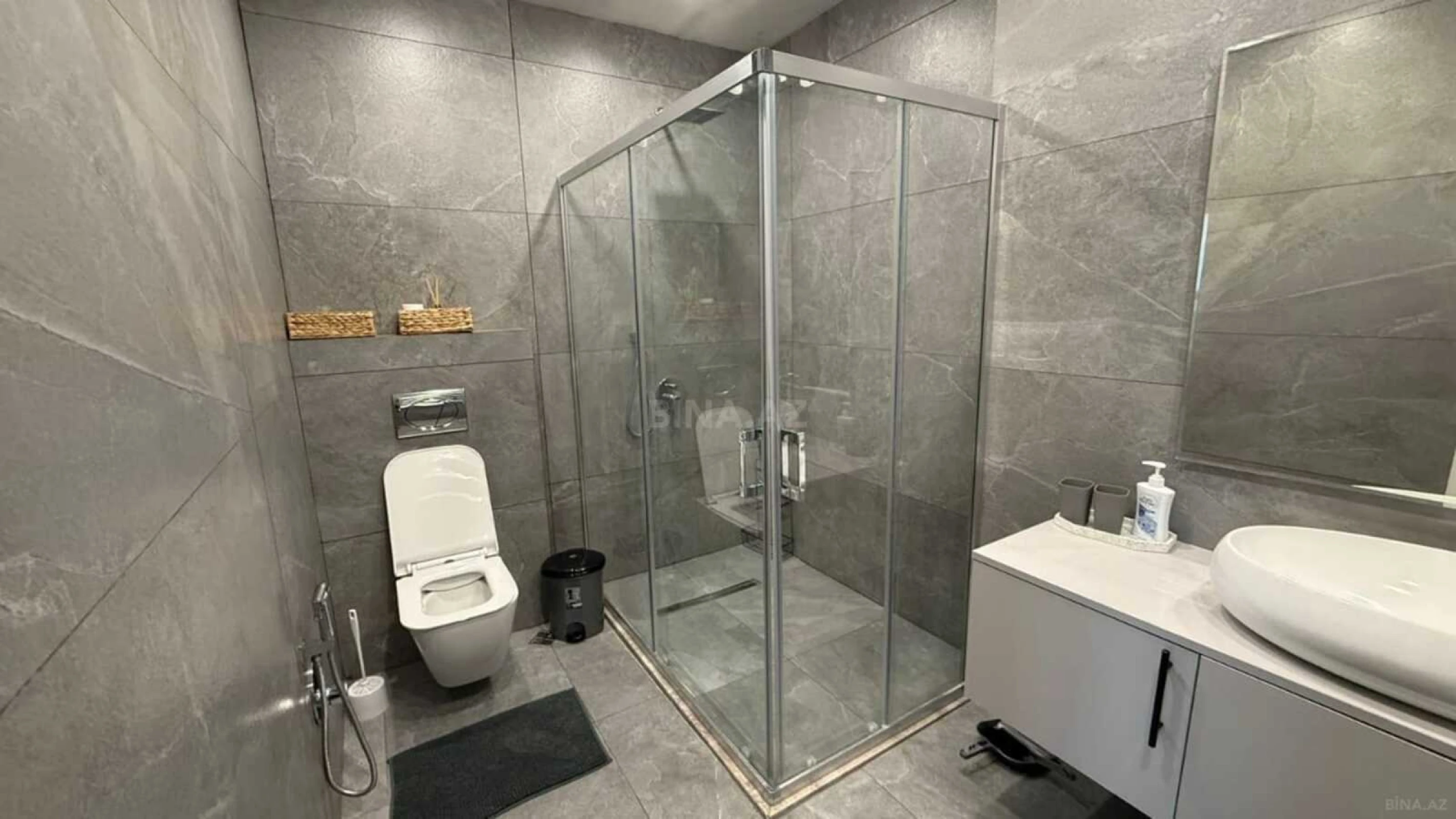 Kirayə verilir 4 otaqlı mənzil 150 m²