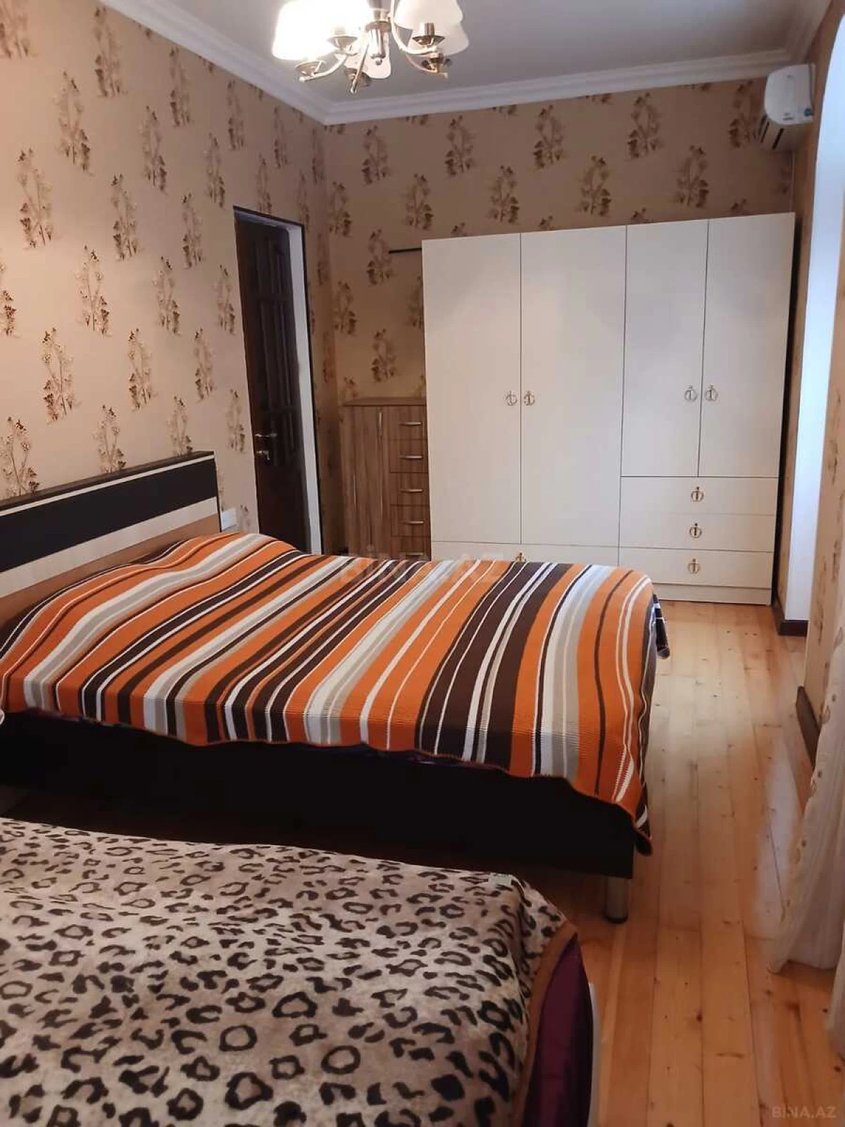 Satılır 5 otaqlı həyət evi 240 m²