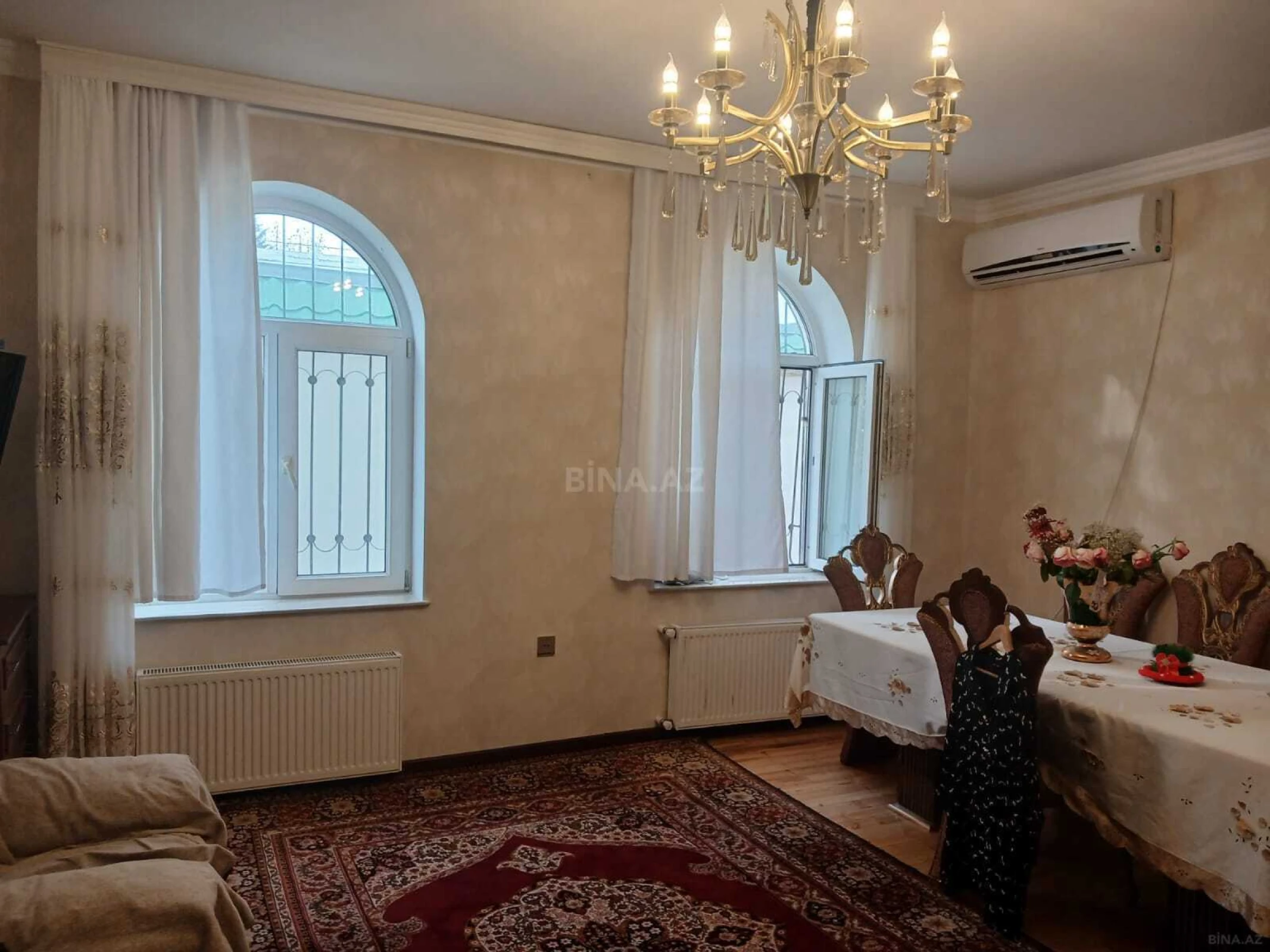 Satılır 5 otaqlı həyət evi 240 m²