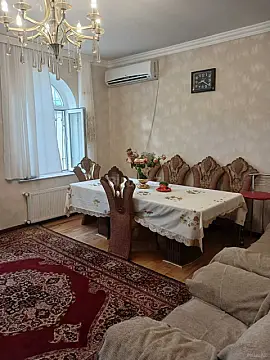 Satılır 5 otaqlı həyət evi 240 m²