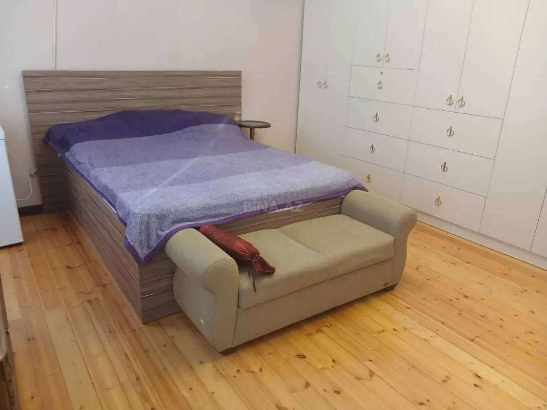 Satılır 5 otaqlı həyət evi 240 m²