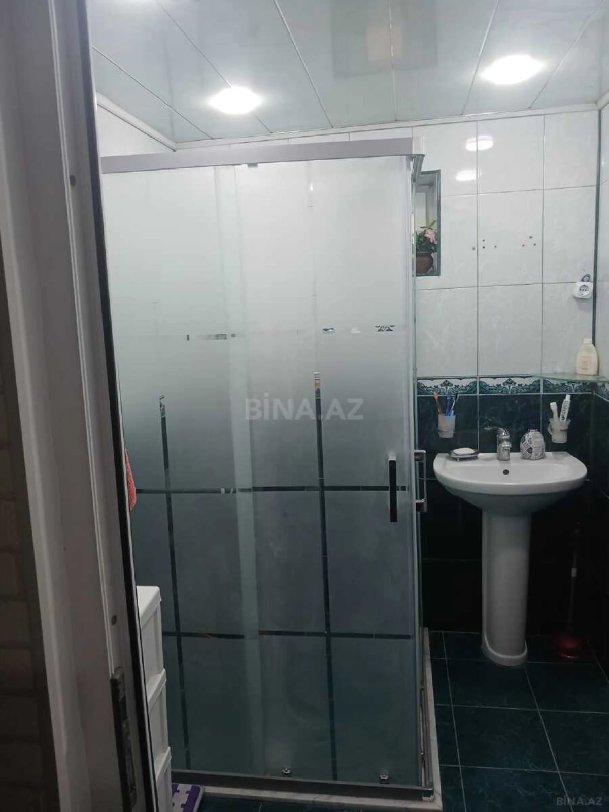 Satılır 5 otaqlı həyət evi 240 m²