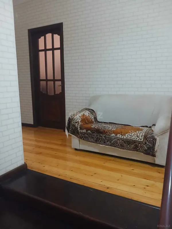 Satılır 5 otaqlı həyət evi 240 m²