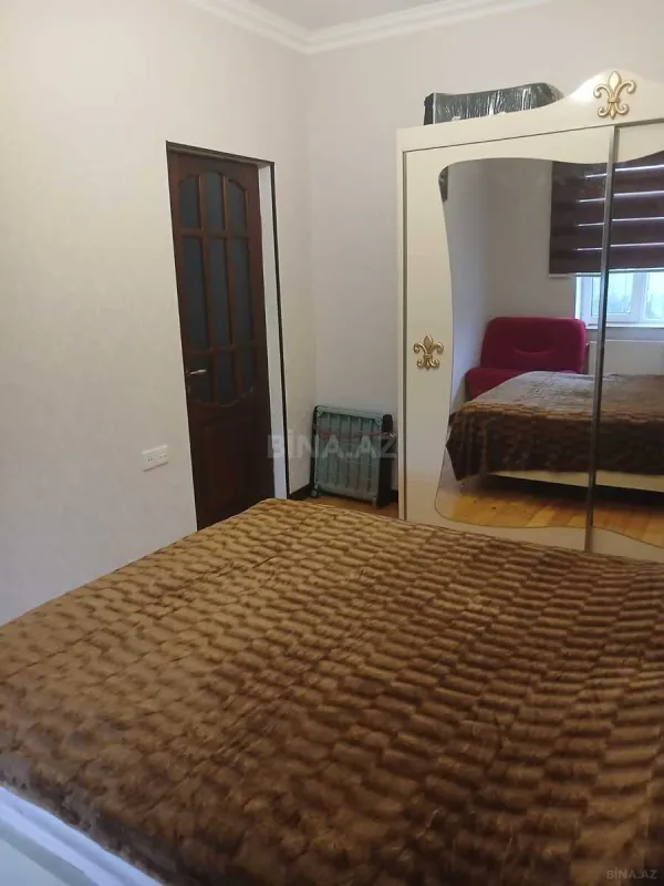 Satılır 5 otaqlı həyət evi 240 m²