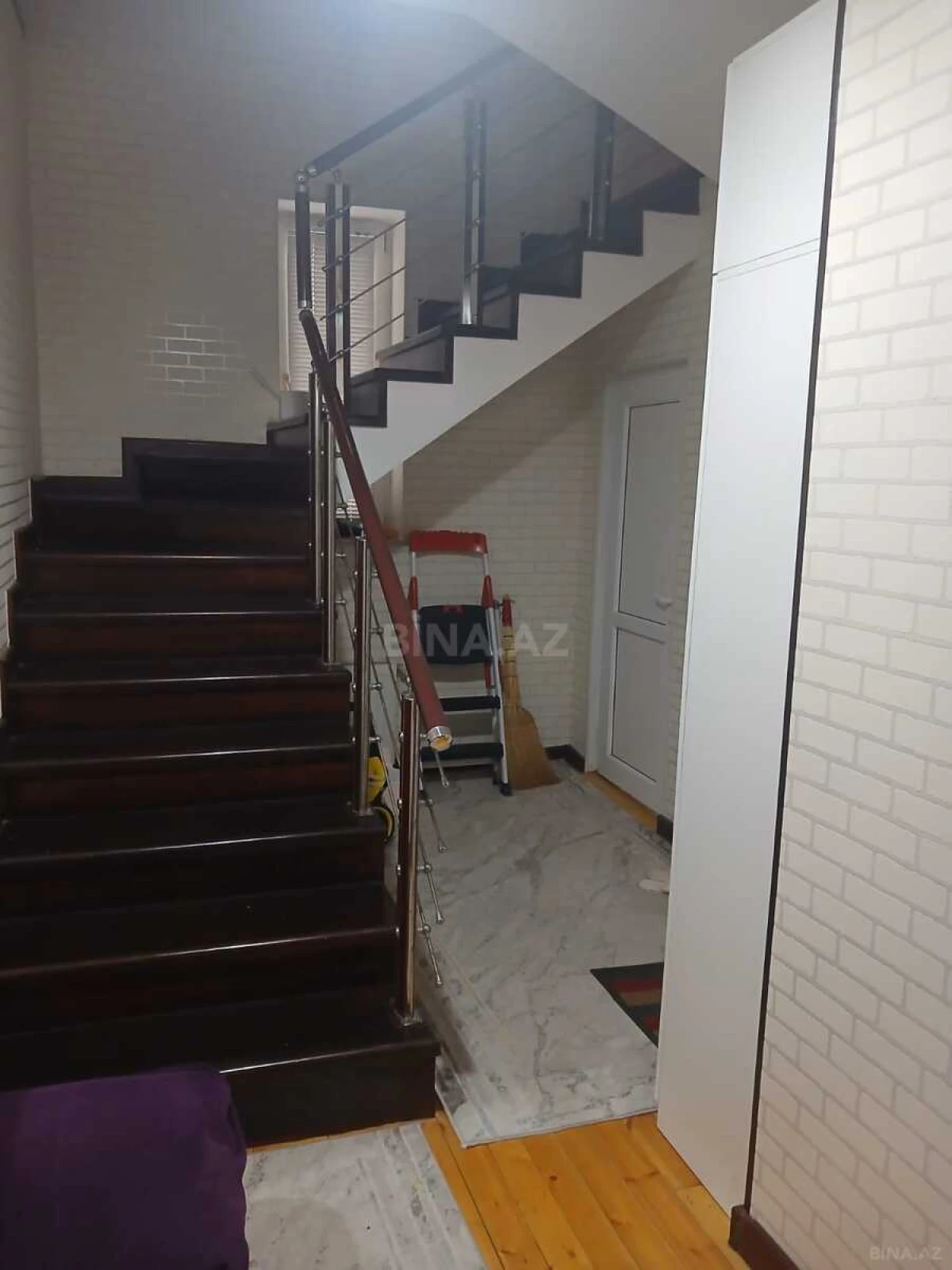 Satılır 5 otaqlı həyət evi 240 m²